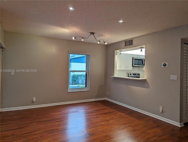 Building Photo - 3446 Oak Dr