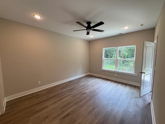 Building Photo - 4662 Heiskell Dr
