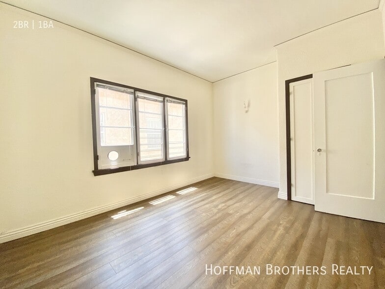 Building Photo - 362 1/2 N Sierra Bonita Ave