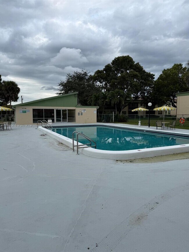 Building Photo - 4124 NW 88th Ave