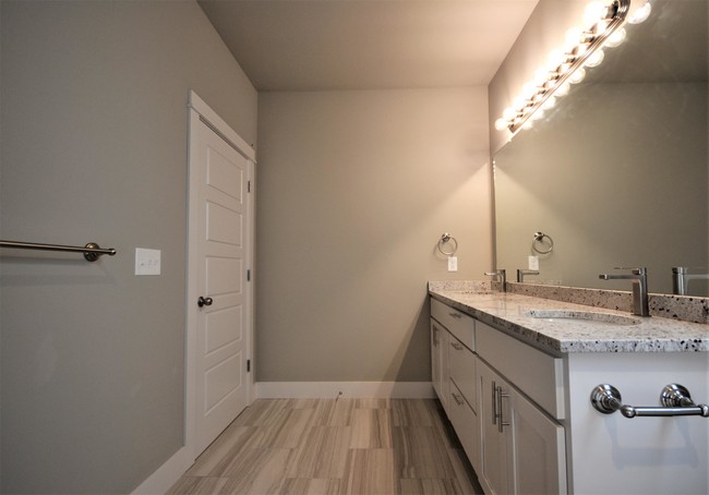 Building Photo - 2019 S Florida Way