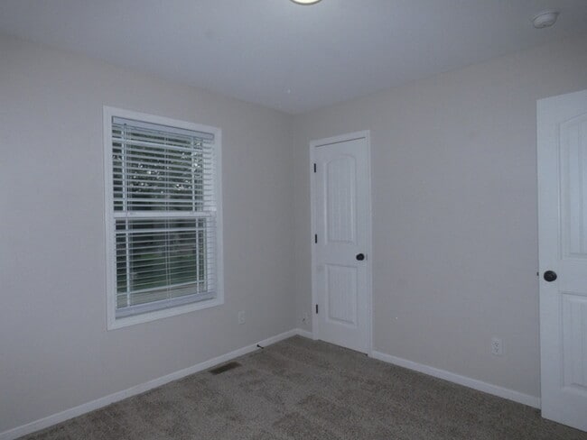 Building Photo - 11407 N Bristol Ave