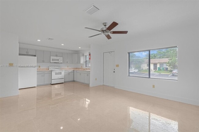 Building Photo - 28151 SW 142nd Ct