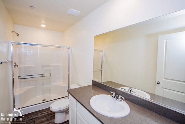 Building Photo - Brand New 3Bdm 2.5Ba Townhome in Aliante!