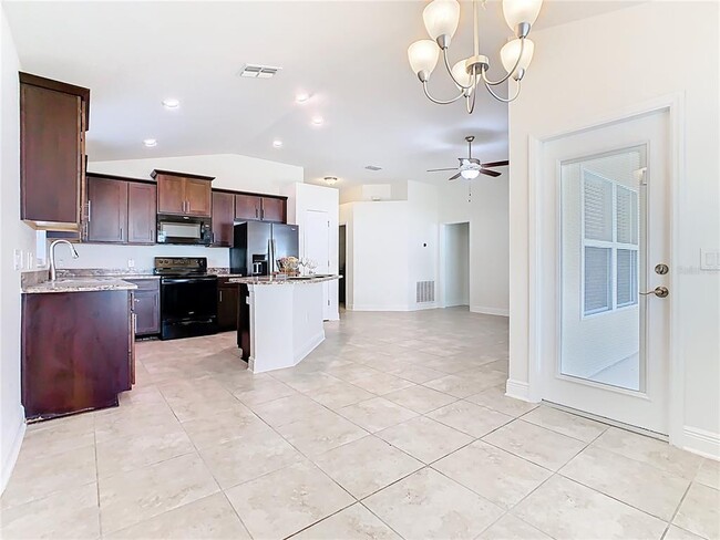 Building Photo - 465 Buchannan Dr