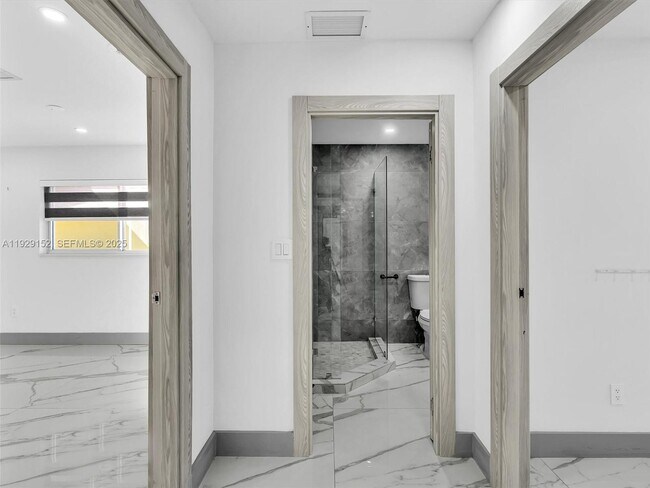 Building Photo - 440 SE 8th Ave