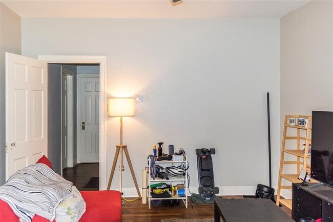 Building Photo - 1918 Robbins Pl