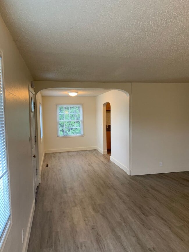Building Photo - Updated 4 Bedroom ~ 1 Bathroom House Near ...