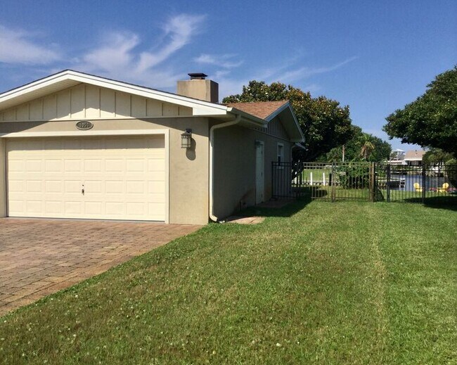 Building Photo - 1054 Edgewater Ln
