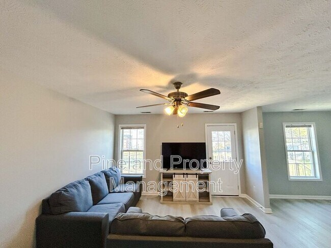 Building Photo - 341 Kingdom Estate Dr