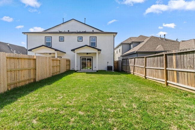 Building Photo - 7925 Colonial Ln