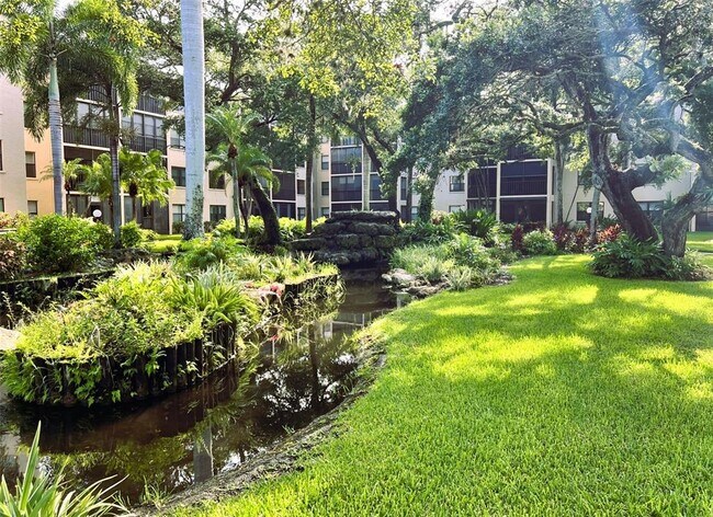 Building Photo - 425 30th Ave W