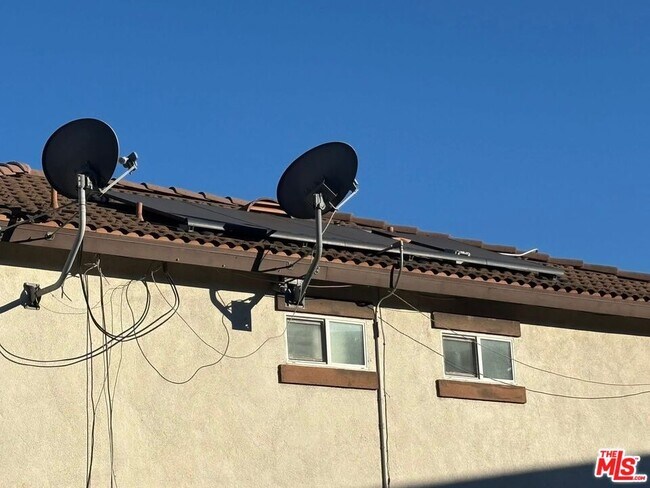 Building Photo - 2600 W Picadilly Way