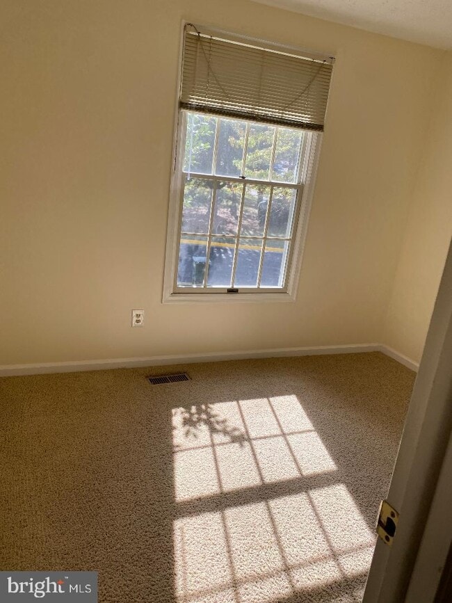 Building Photo - 3670 Woodhaven Ct