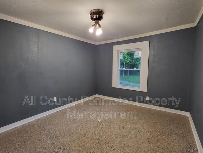 Building Photo - 2177 Adams Ave