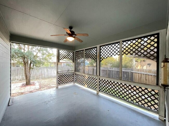 Building Photo - 1118 Boxwood Loop