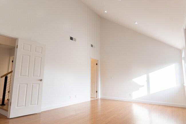Vaulted Ceiling - 455 Hope St