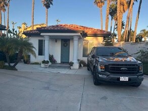 Building Photo - 1451 Woodglen Terrace