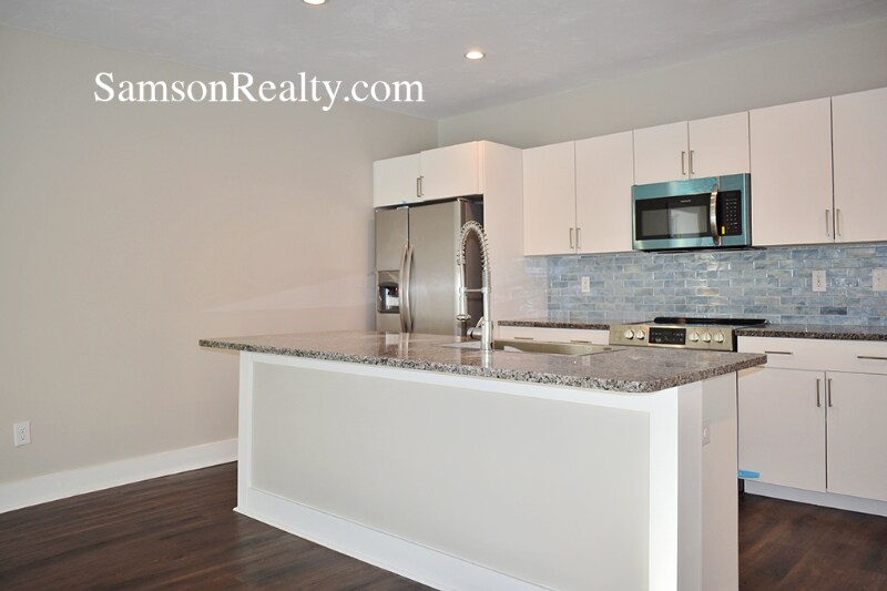 Building Photo - 121 Allura Ln