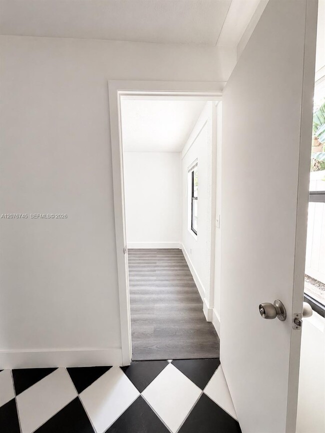 Building Photo - 3011 SW 117th Ave