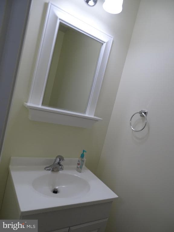 Building Photo - 10 Fairview Ave