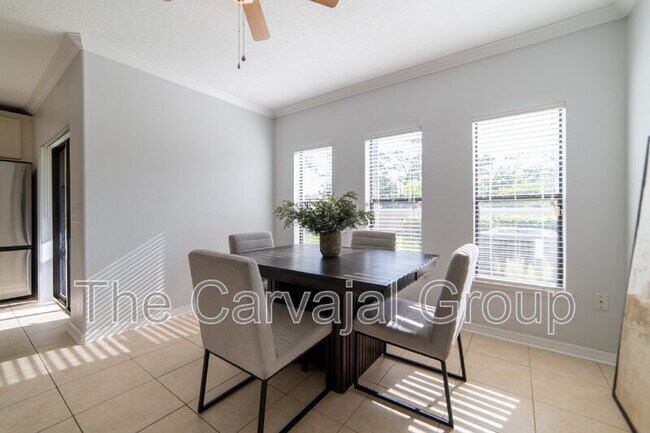 Building Photo - 2210 Seven Oaks Dr