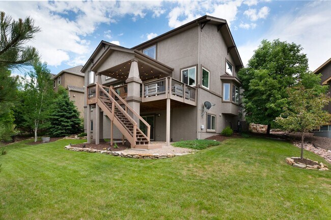 Building Photo - Elegant Mountain-View Retreat in Stone Cro...