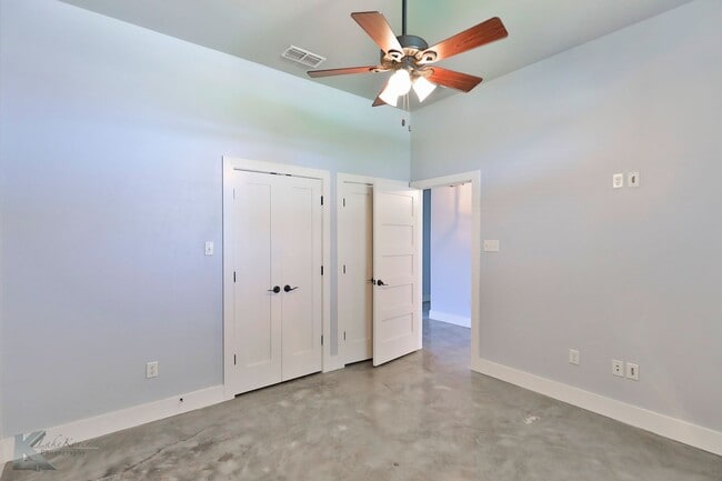 Building Photo - 3/2/2 duplex!  NEWLY UPDATED!