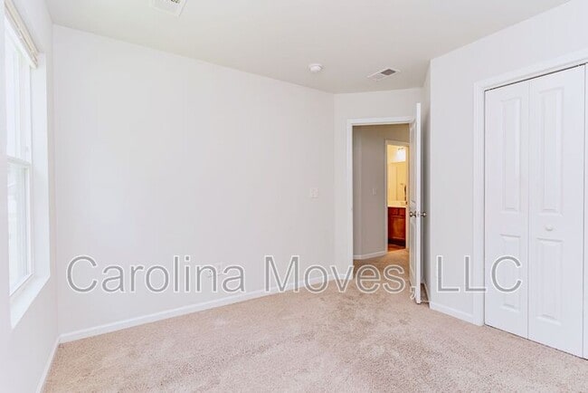 Building Photo - 250 Spirit Dr