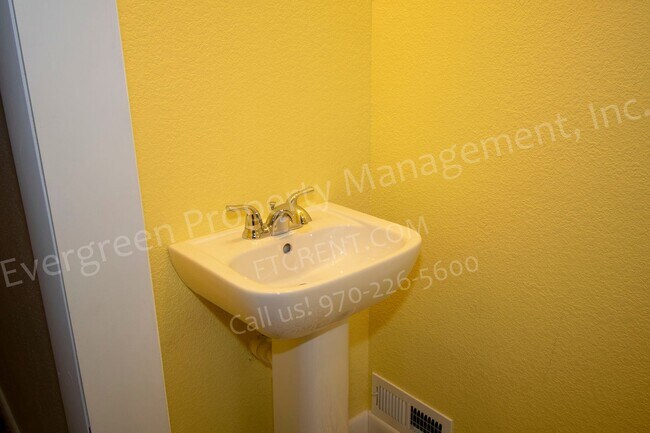 Building Photo - 3 Bed House in Northwest Fort Collins!