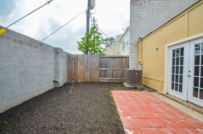 Building Photo - 5303 Lost Forest Dr