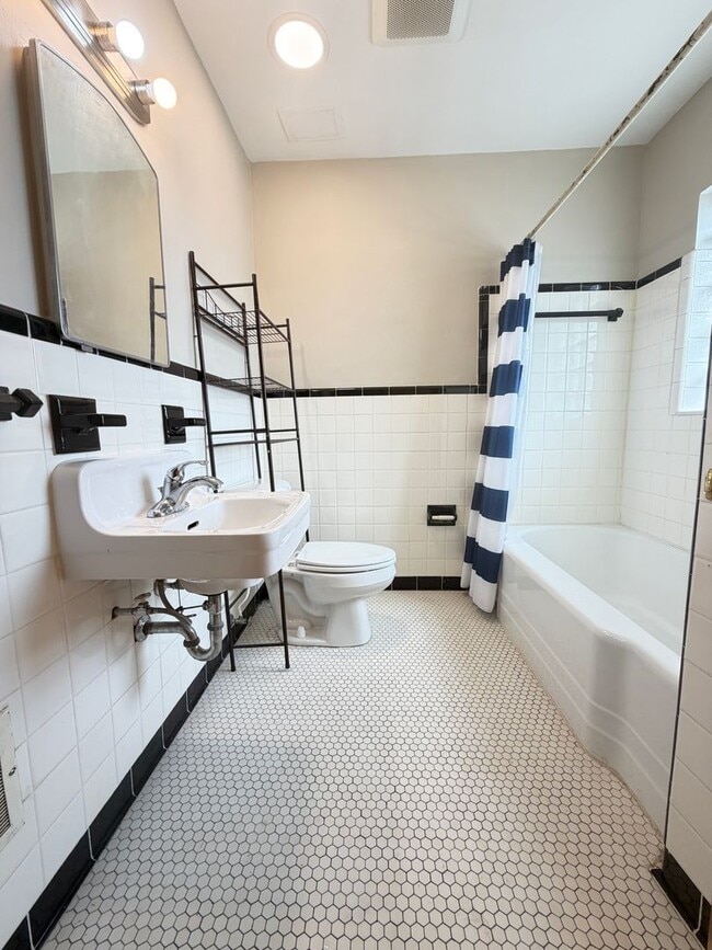 Building Photo - 2912 Moran Pl