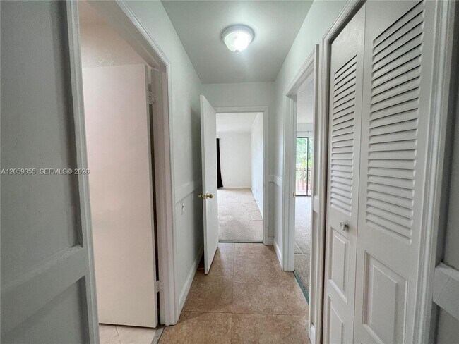 Building Photo - 6211 SW 116th Pl