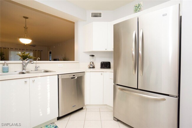 Building Photo - 7819 Regal Heron Cir