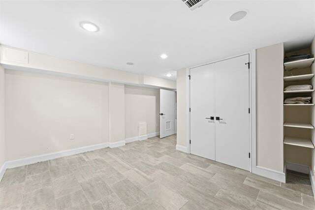 Building Photo - 93 Pearsall Ave