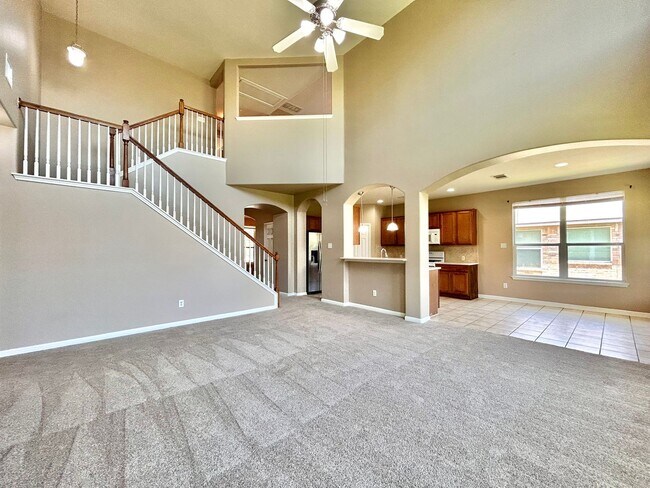 Building Photo - Your Next Home Awaits – Roomy, Bright & Co...