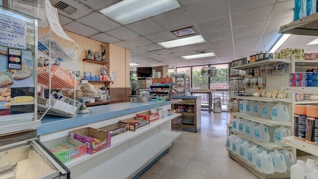 Building Photo - 2555 Collins Ave