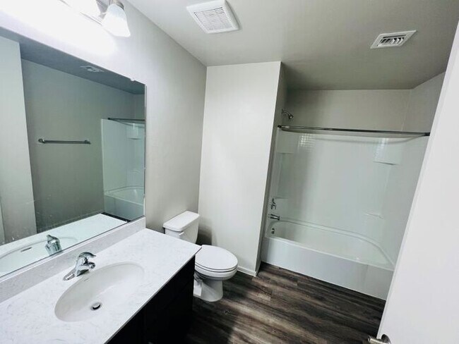 Building Photo - For Rent