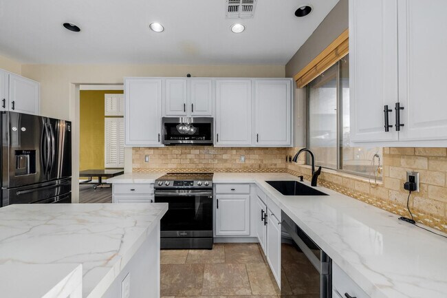 Building Photo - 7740 E Phantom Way