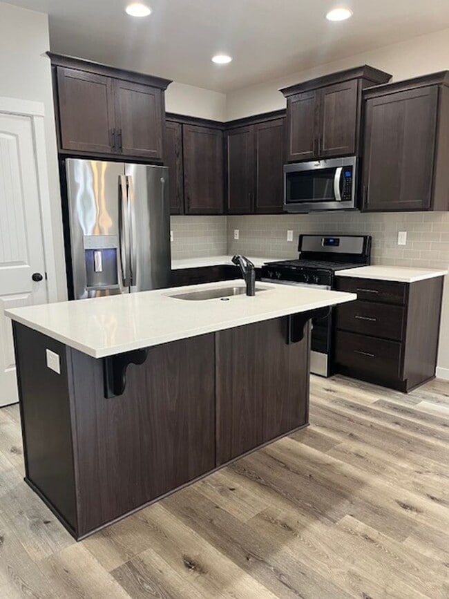 Building Photo - Coming soon - 3 Bedroom 2.5 Bath Newberg OR