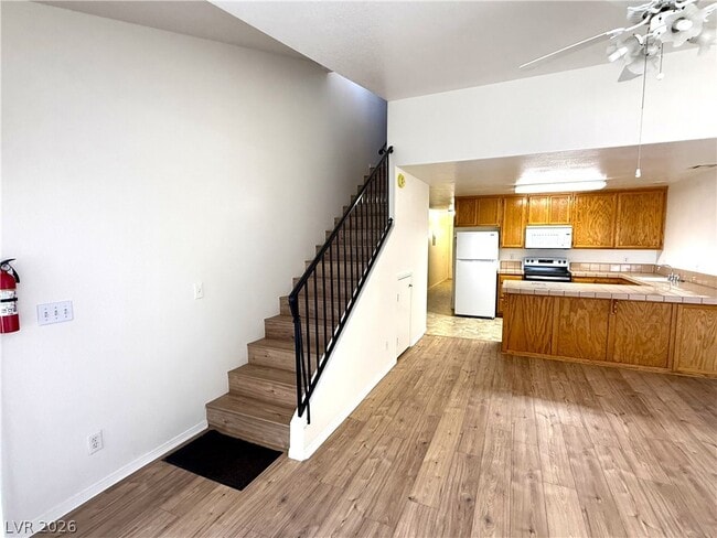 Building Photo - 448 Comstock Ave