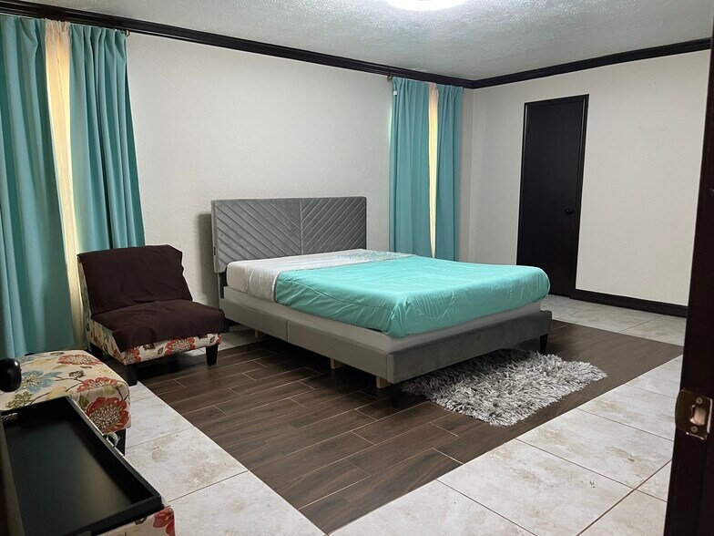 Building Photo - 3503 Canterbury Dr