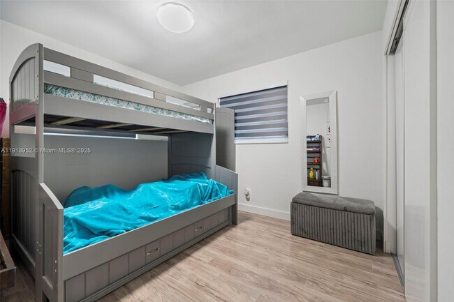 Building Photo - 850 SW 31st Ave