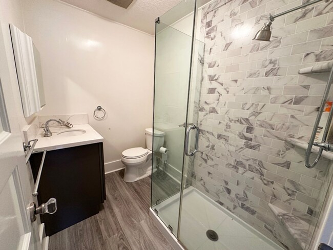 Building Photo - 3 Bdrm/1.5 Bath Craftsman Home in Downtown...