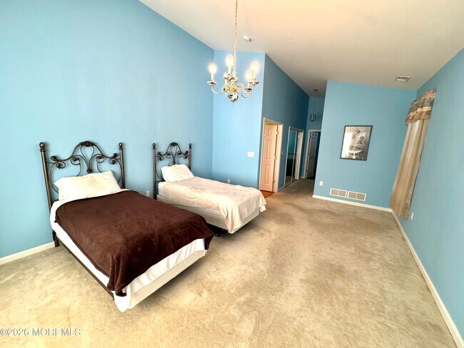 Building Photo - 105 Golf View Dr