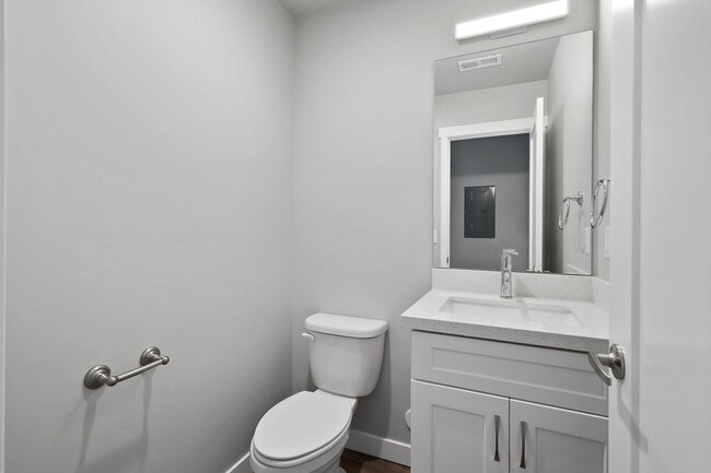 Building Photo - 735 E Zekes Ct