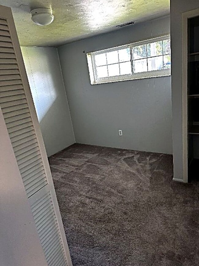 Building Photo - Beautifully Updated Two-Story Home in Sandy — Mountain Views & Big Backyard!