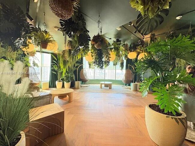 Building Photo - 121 NE 5th St