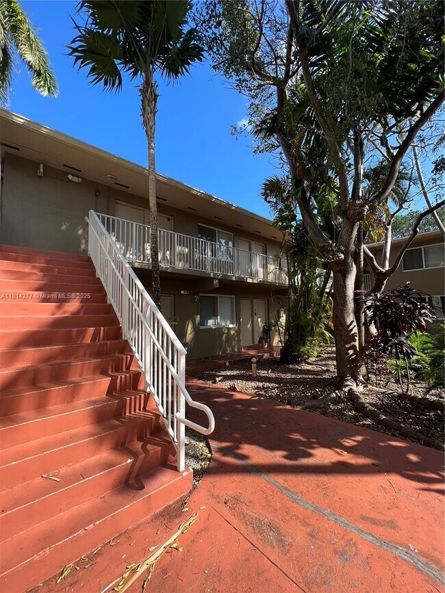 Primary Photo - 6330 SW 79th St