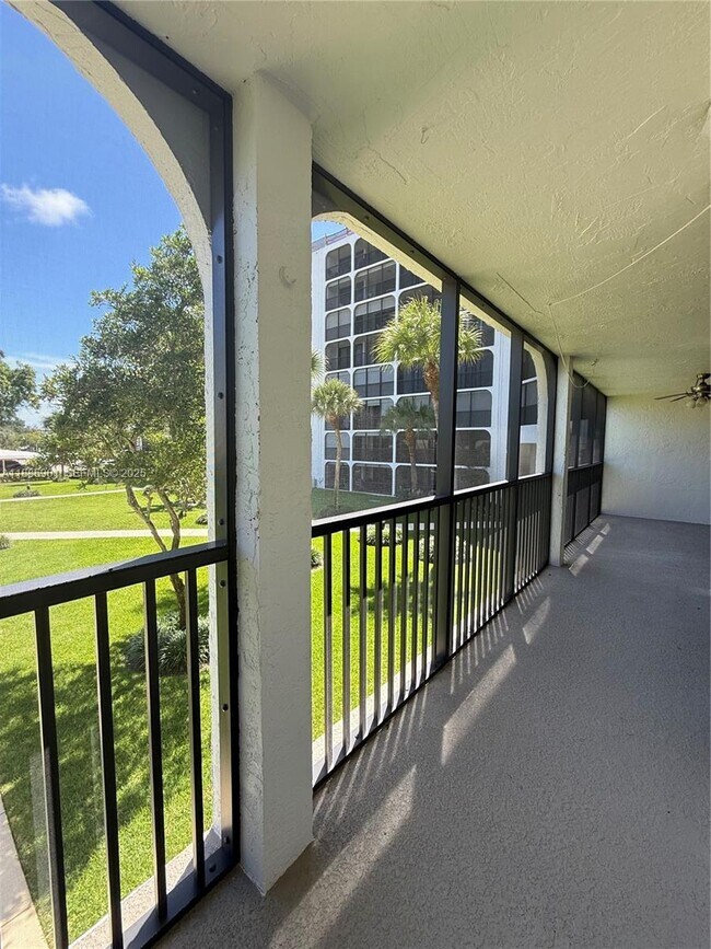 Building Photo - 1627 Riverview Rd